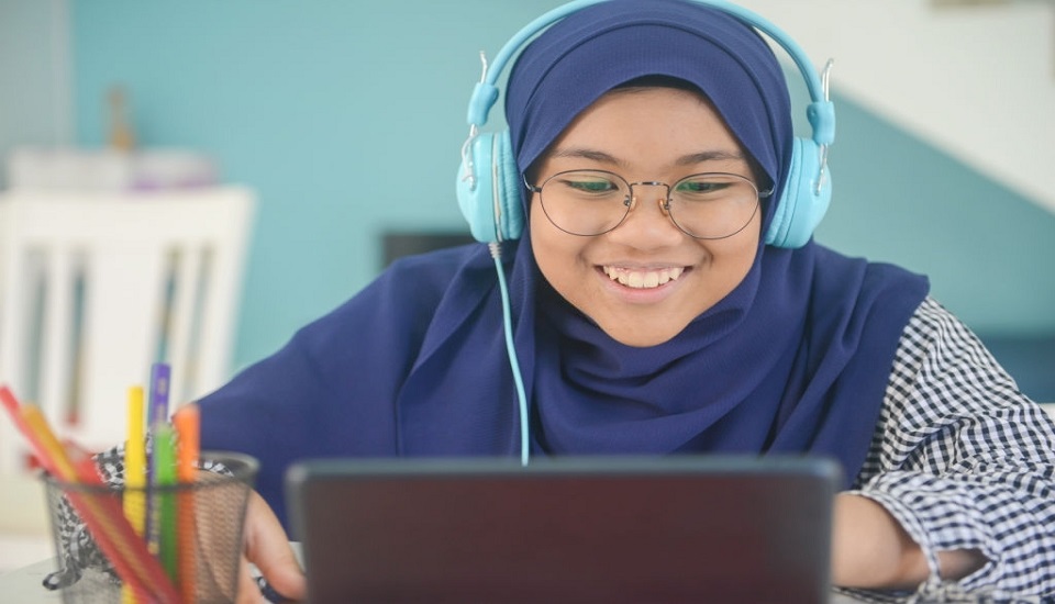 Top 8 Great Movies & TV Shows for Your ESL Classes